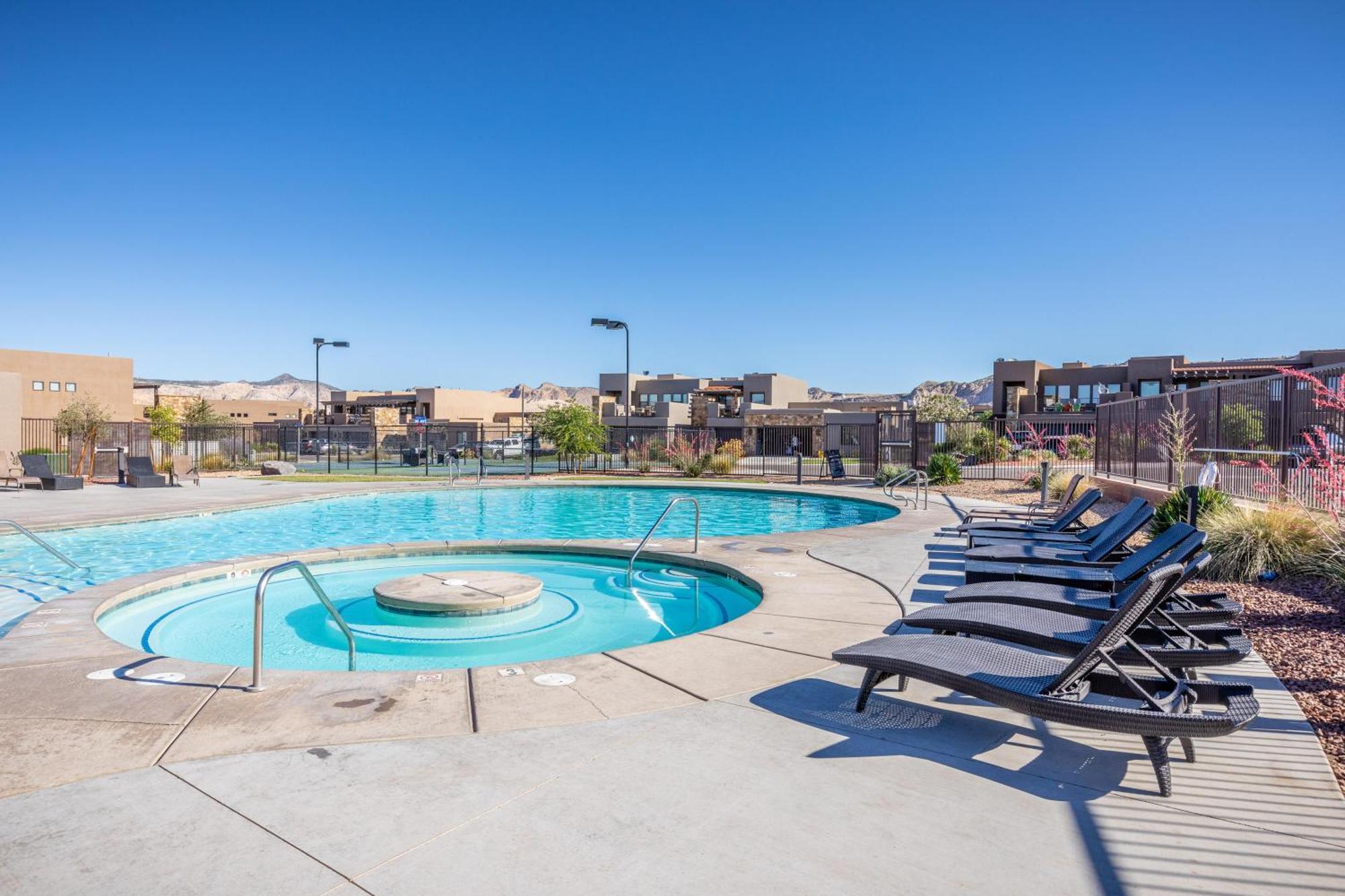 The View At The Escapes Villa St. George Exterior foto