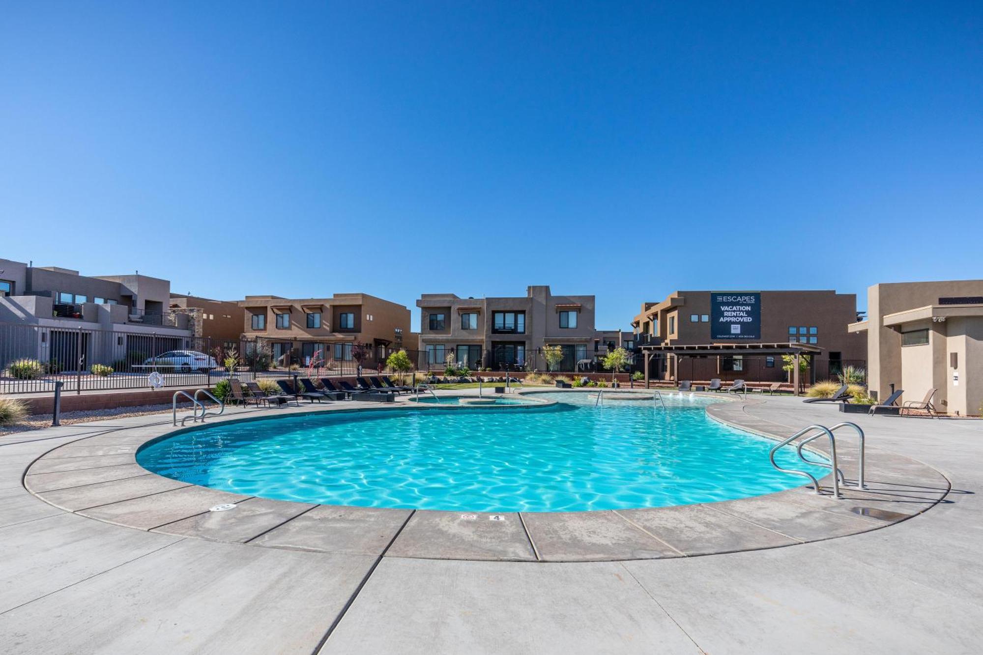 The View At The Escapes Villa St. George Exterior foto