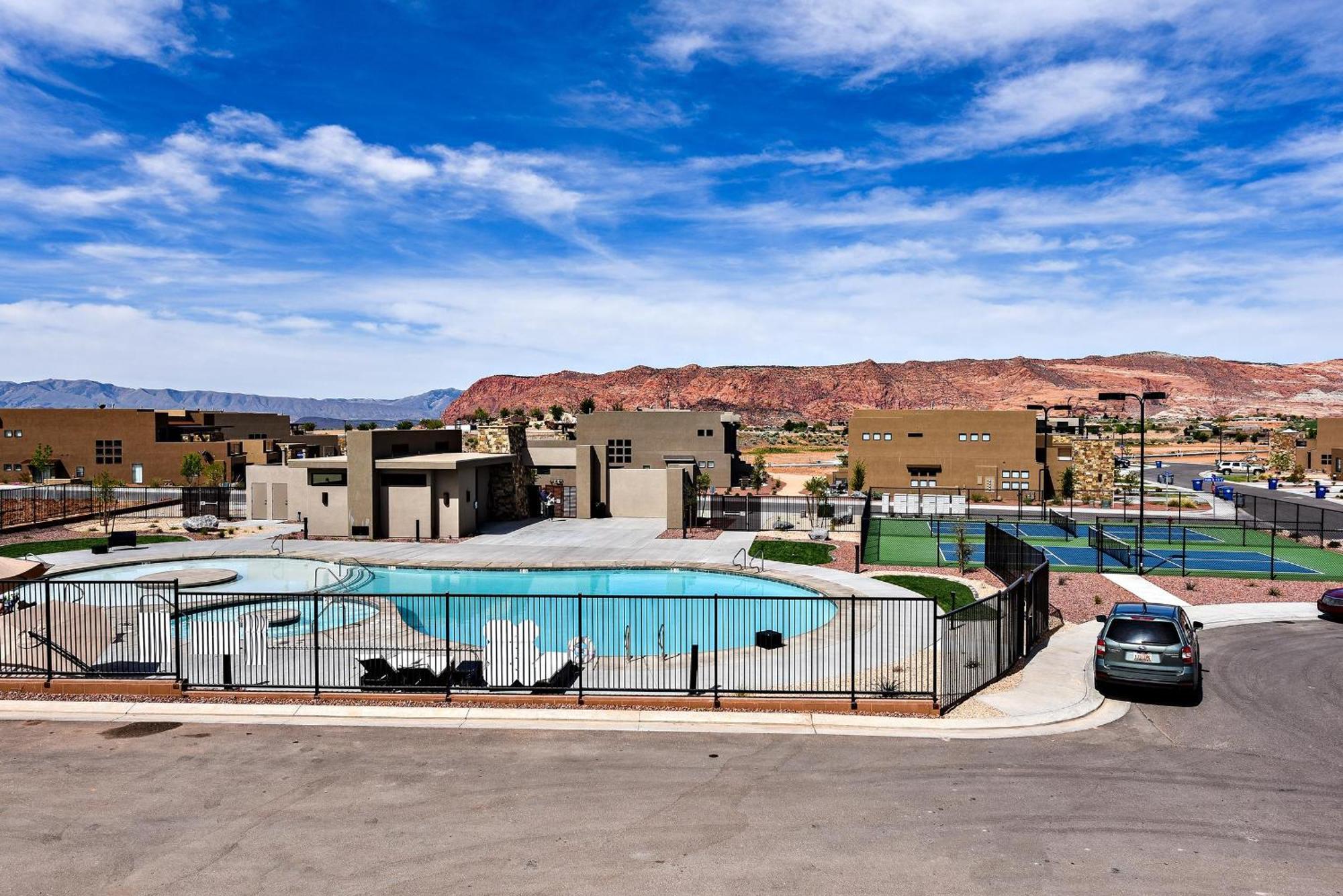 The View At The Escapes Villa St. George Exterior foto