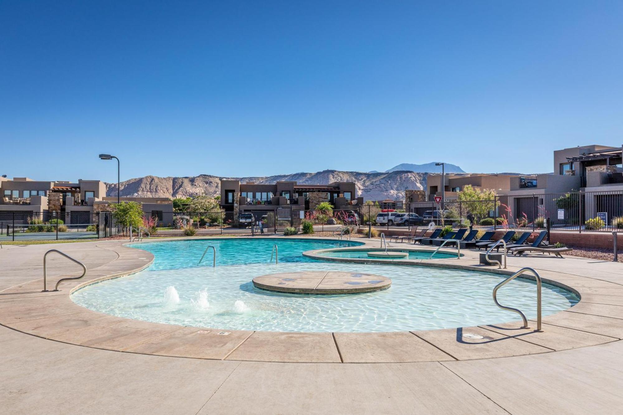 The View At The Escapes Villa St. George Exterior foto