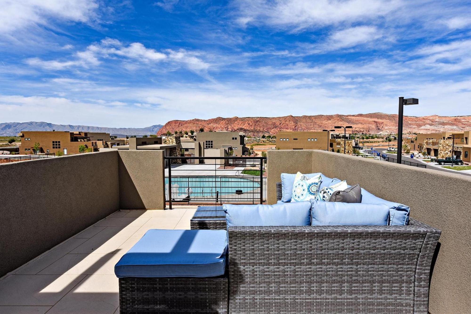 The View At The Escapes Villa St. George Exterior foto